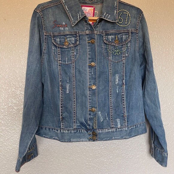 Avenue Jeans Distressed Embroidered Denim Jacket Size 14/16 - Picture 2 of 7